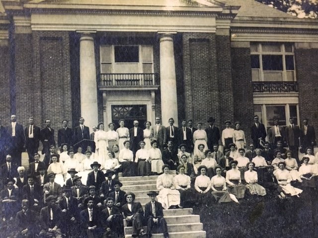 LMU students posed in front of the Carnegie Vincent Library when it was first constructed.