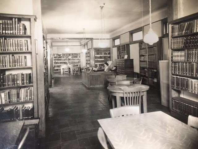 The interior of the Carnegie Vincent Library in the 1950s.