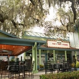 Eden bar nestled under the moss draped trees will provide a nice lunch or dinner with a perfect ending of a movie. 