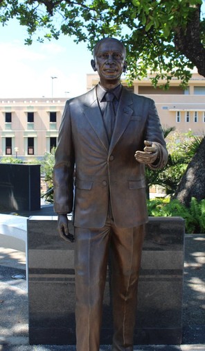 Life-size bronze statue of the 44th President of the United States, Barack Obama, on the Paseo de los Presidentes in San Juan, Puerto Rico