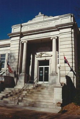 Former entrance to 1905 Carthage Public Library on West Seventh Street. The current main entrance to the expanded building is now on the east side of the building. 