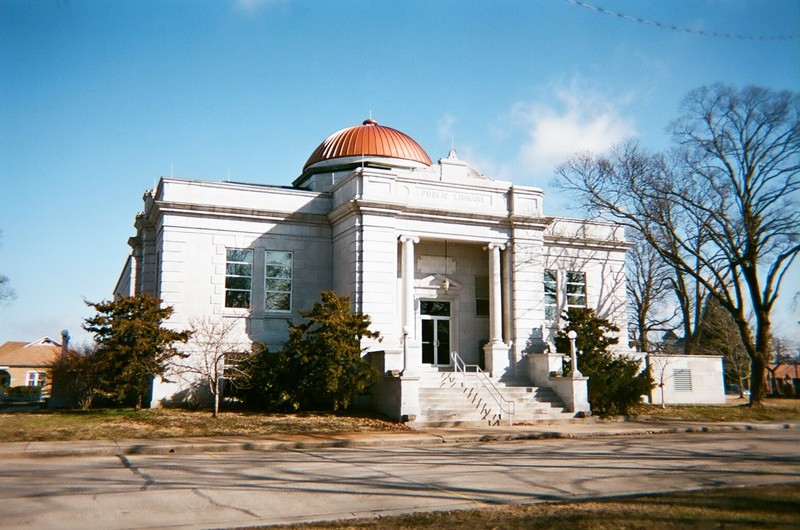 Another view of the 1905 Carthage Public Library.