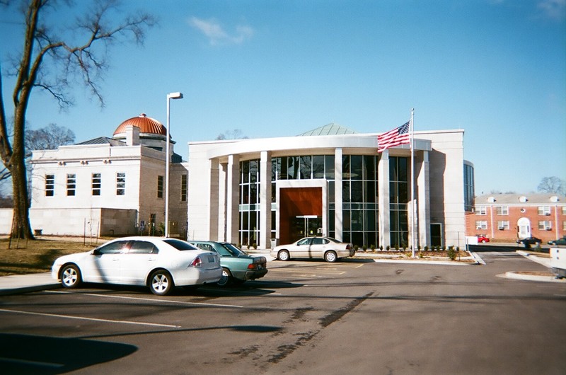 2007 Expansion of the Carthage Public Library and the building's new main entrance.