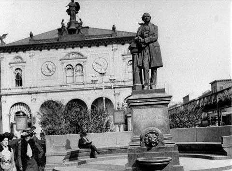 Sculpture, Standing, Monument, Arch