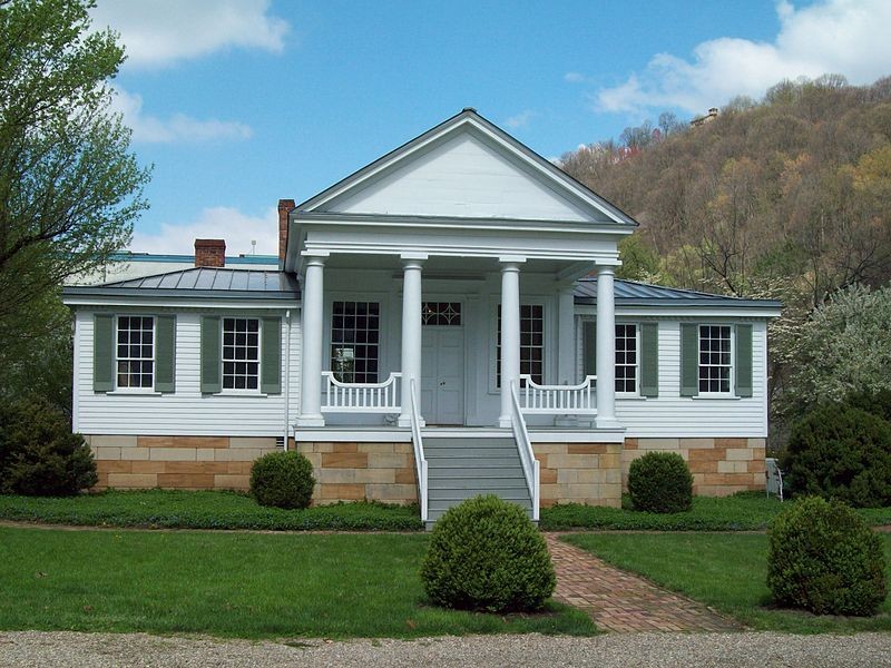 The front facade of the Craik-Patton House