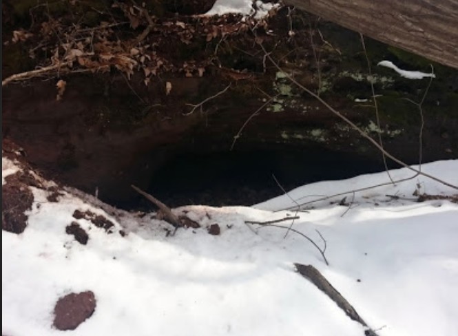 A Sandstone cave or rock shelter