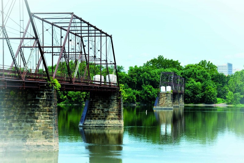 The western half of the bridge with its missing spans.