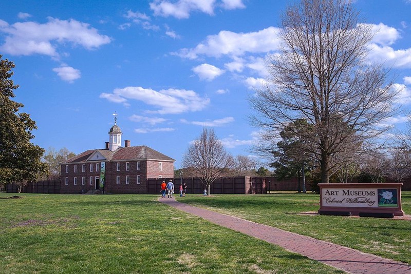 2015 photo of entrance to DeWitt Wallace Decorative Arts Museum, Colonial Williamsburg (Smash the Iron Cage)