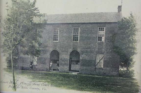 The Princess Anne County Courthouse as it appeared from 1822 to circa 1906. The front façade of the courthouse was distinguished by an open arcade in the two central bays of the first story.