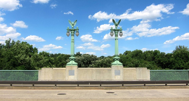 The decorative lampposts designed by Ernest C. Bairstow give the Taft Bridge a patriotic flair. Photo by AgnosticPreachersKid, Wikimedia.