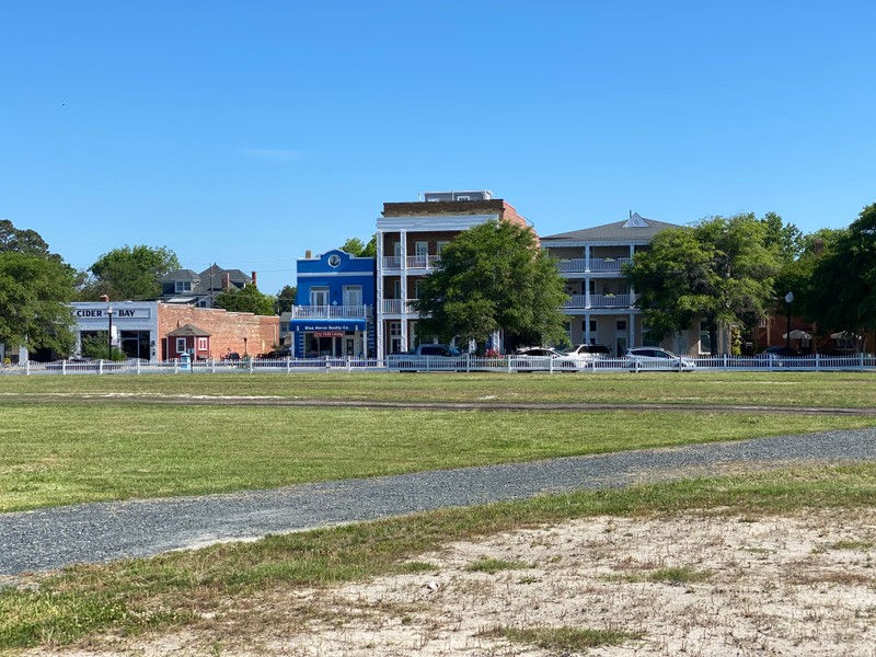 Sky, Building, Tree, Land lot