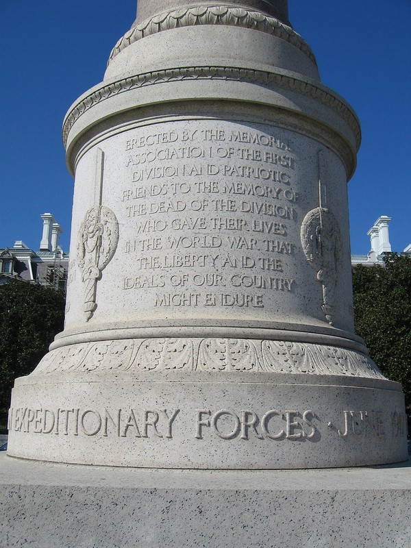 The inscription commemorates the fallen who gave their lives so "that the liberty and the ideals of our country might endure." Photo by Leonard J. DeFrancisci, Wikimedia Commons (CC BY-SA 3.0) 