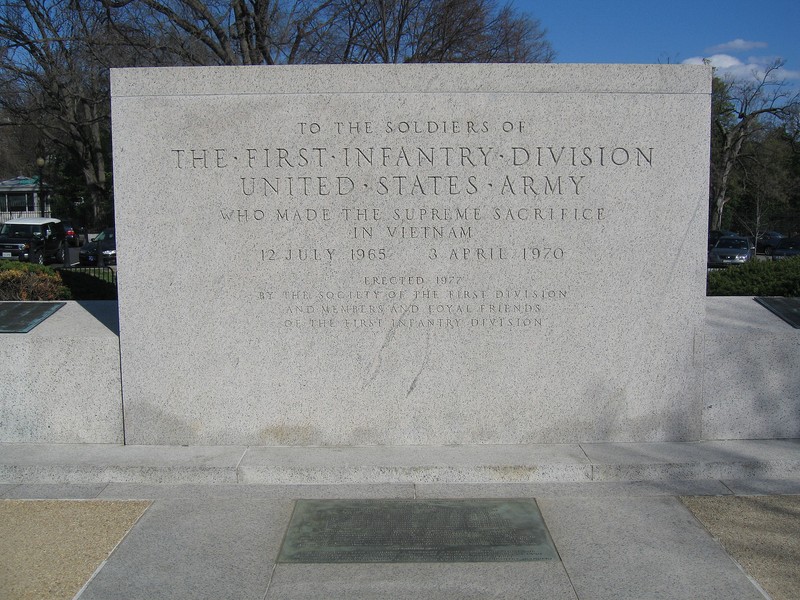The east end of the First Division monument honoring First Division members who died in Vietnam. Photo by Leonard J. DeFrancisci, Wikimedia Commons (CC BY-SA 3.0). 