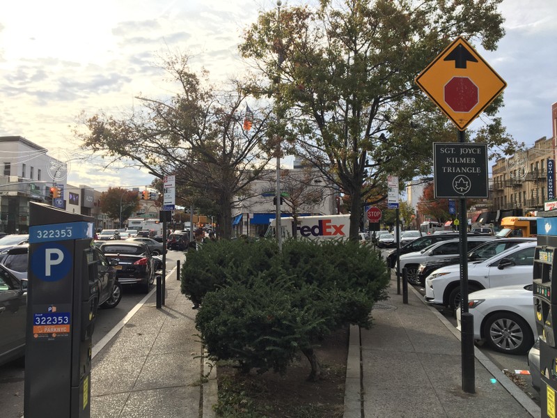 The square is a quite place between two busy thoroughfares