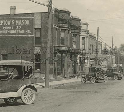 Looking north on Milwaukee Avenue, 1923