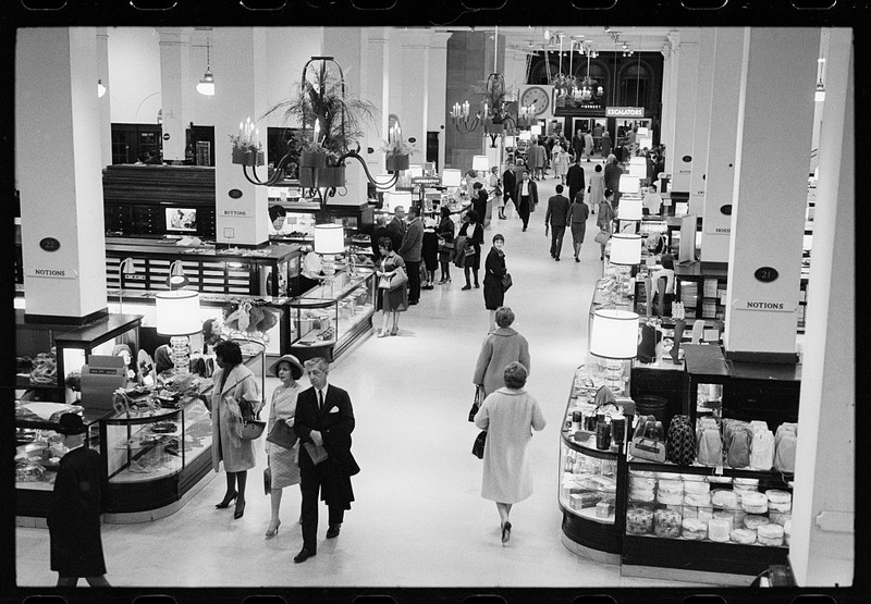 Monday night shoppers in 1965. Photo by Warren K. Leffler, Library of Congress. 