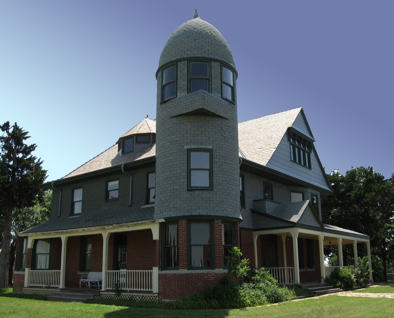 Front view of the north-east corner of the home.