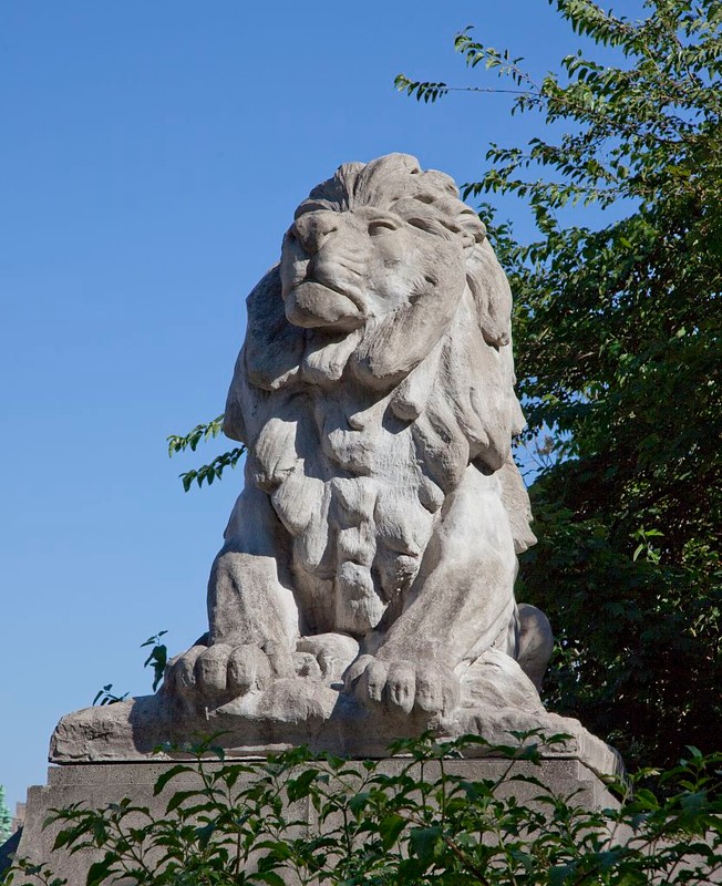 The lefthand Perry Lion is depicted asleep. Photo by Carol M. Highsmith, Library of Congress.