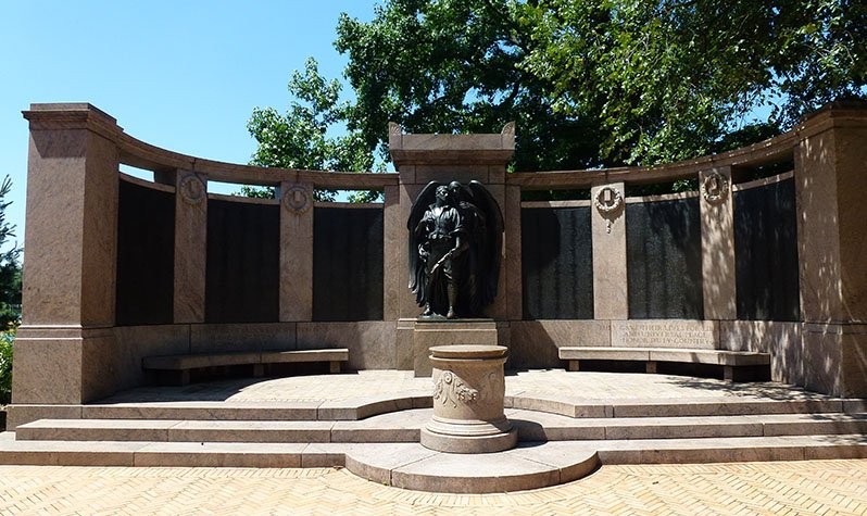 Prospect Park War Memorial honors the residents of Brooklyn who fought and died during the First World War.