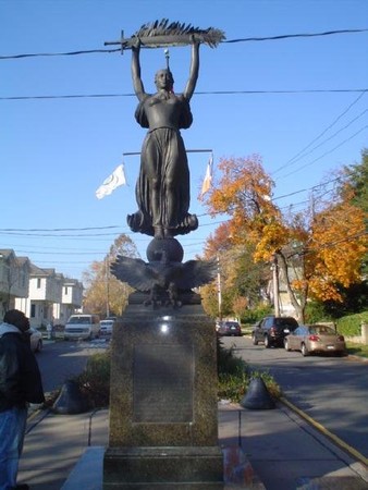 The currently standing replacement statue