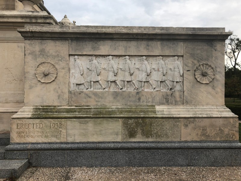 The base of the monument: soldiers march.
Photo: Nate Rosen, November 1, 2017.