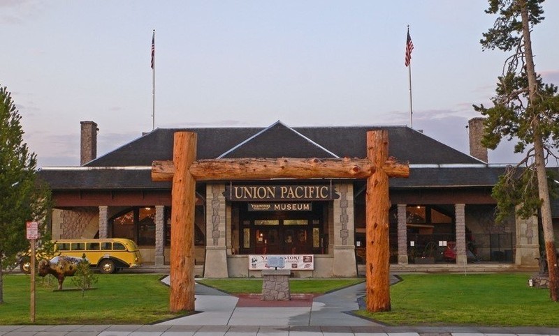 A view of the front of the museum.