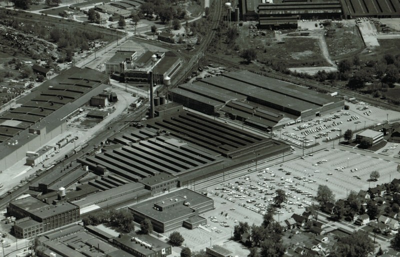 Building, Black, Urban design, Thoroughfare