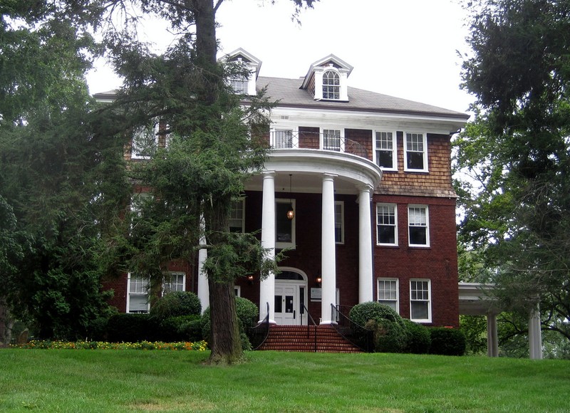 Highland Hall as it stands today. The residence, once owned by Duke University, no longer acts as a hospital or campus as it once did, but it has since served as a diagnostics center and currently stands empty.