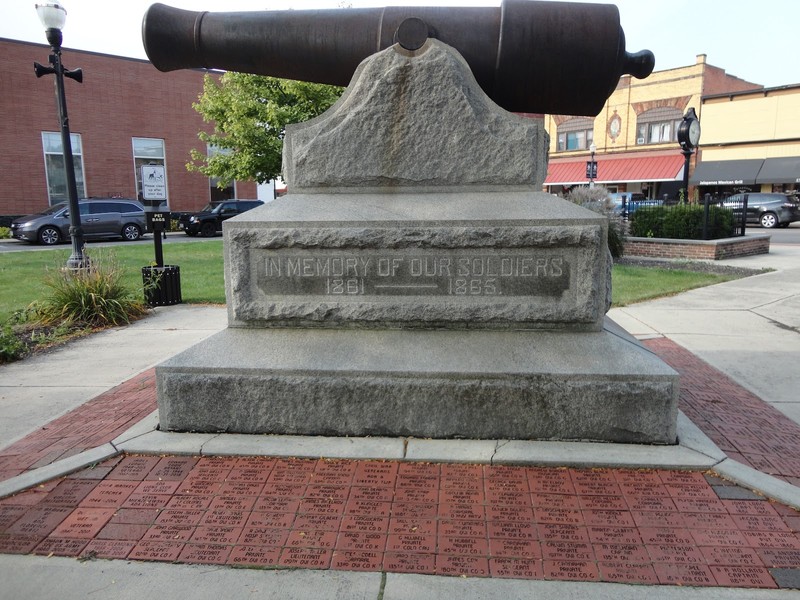 Memorial, Cannon, Granite, Grass