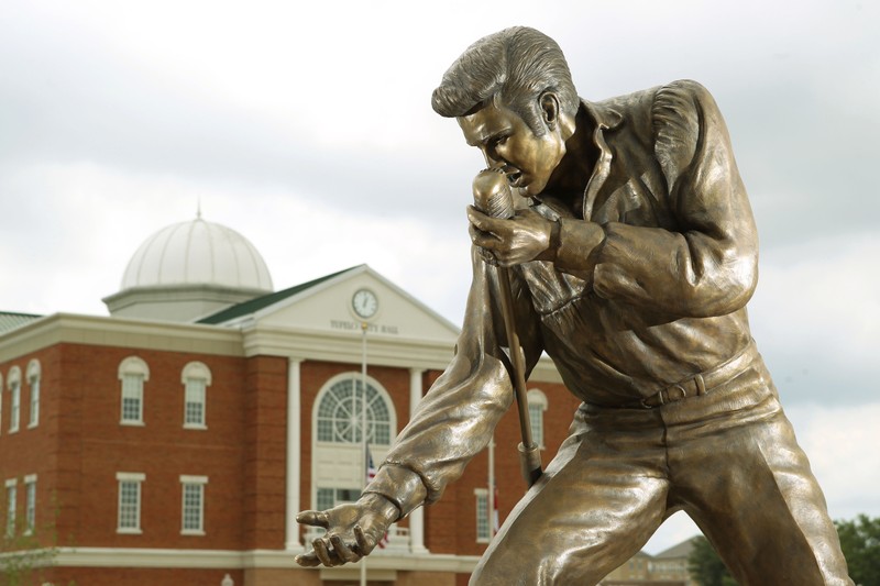 The Elvis Presley Homecoming Statue 