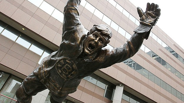 bobby orr statue