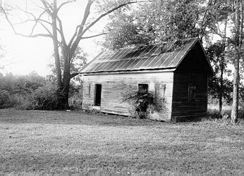 This is slave house behind the plantation house