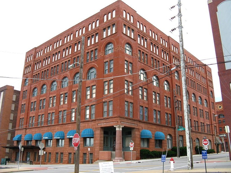 This seven-story Richardsonian Romanesque was designed by Emond Eckel, a leading Missouri architect. 