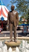 Statue erected in his honor in Hersheypark