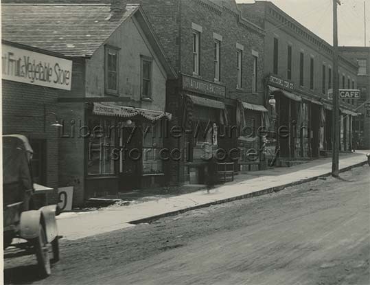 Milwaukee Avenue Looking North from Lake Street, 1923