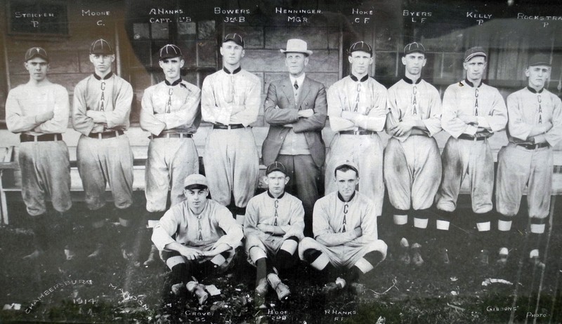 Chambersburg Maroons in 1915, with Clay Henninger in center