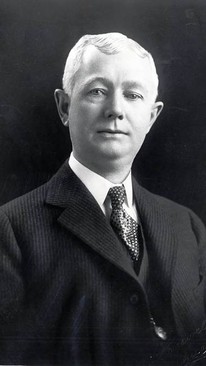 Michael "Hinky Dink" Kenna was a First Ward Alderman alongside "Bathhouse" John Coughlin. They presided over what became known as the "Levee District", which was a haven for taverns and brothels, including the Everleigh Club. 