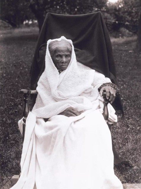 Over time, Harriet made nineteen trips and guided about 300 slaves to safety. She saved numerous people’s lives and became known as the “Moses of her People”.