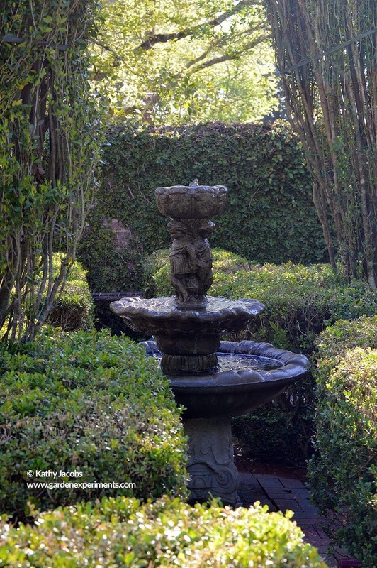 The fountain inside the boxwood maze on the grounds