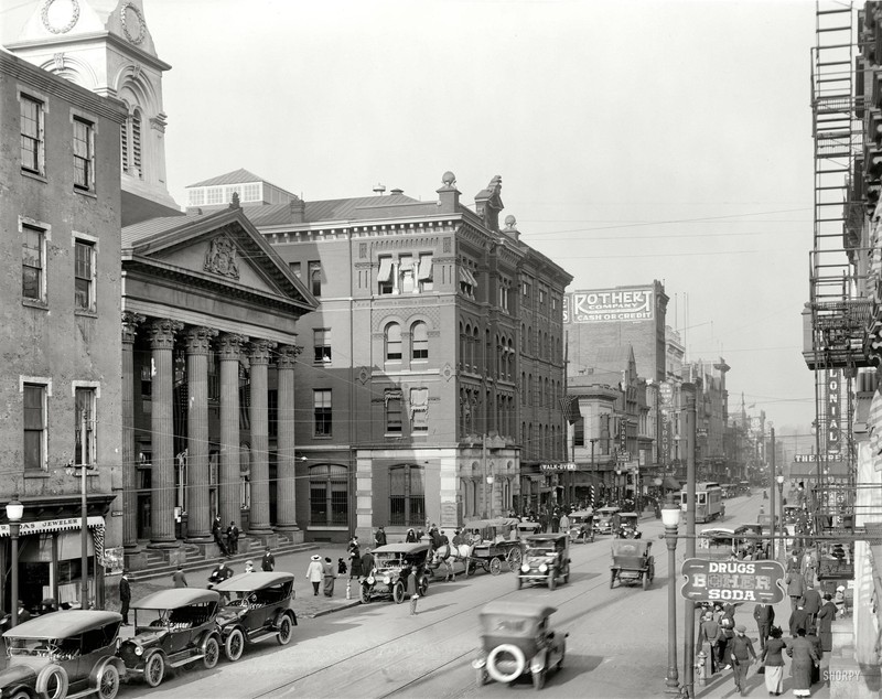 A 1916 photo of Market Street.