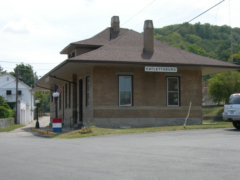 This brick railroad depot replaced a previous wooden structure built by the short-lived Chattaroi railway company in 1880.