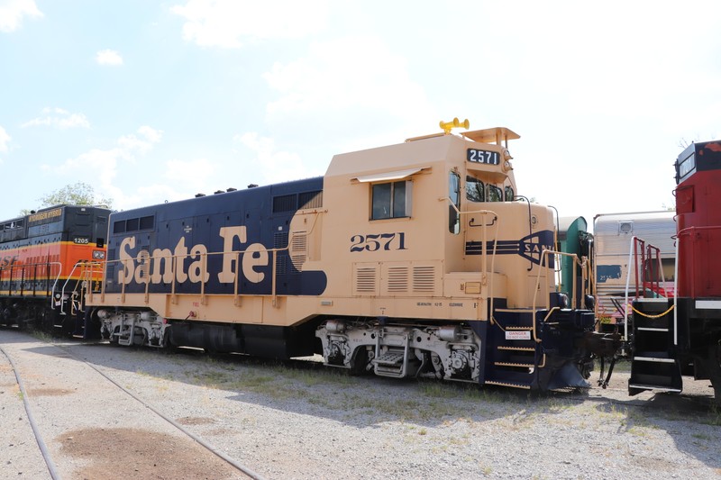 Train, Sky, Land vehicle, Vehicle