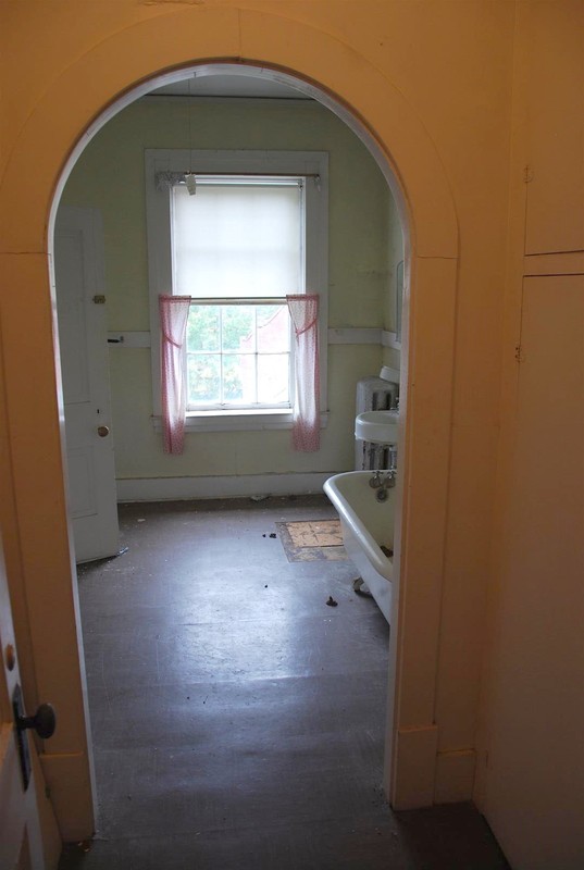 Arched Interior Doorway (Second Floor)