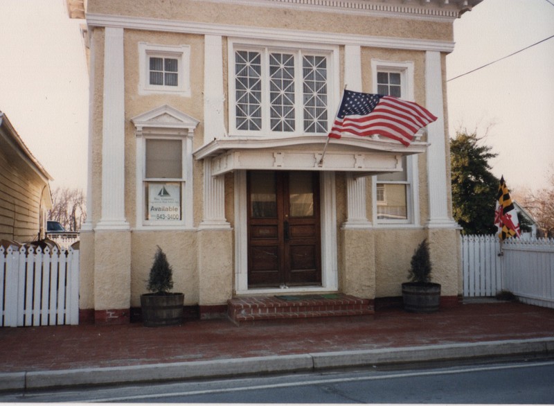 Historic Stevensville Bank and US flag