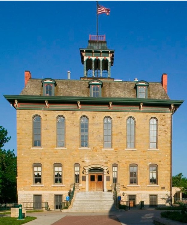 2008 photograph main facade Parmenter Hall, Baker University (KSHS)