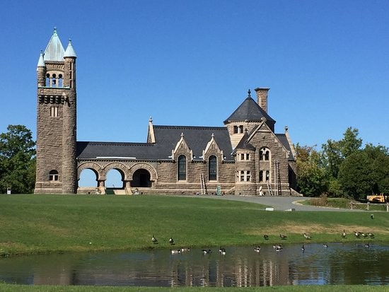 The Gardner Earl chapel at Oakwood