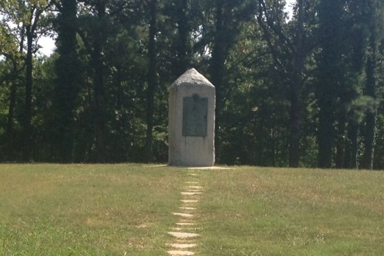The monument in the center of the cemetery commemorating the Union and Confederate fallen soldiers