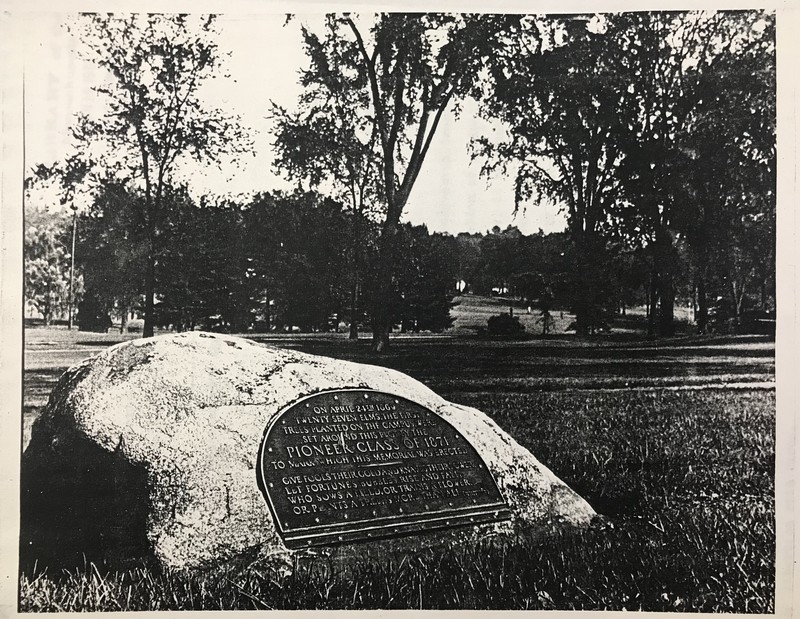 Pioneer class of 1871 memorial rock, ca. 1921. 
