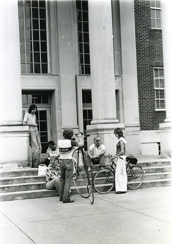 UAH students gather on the front steps of Morton Hal