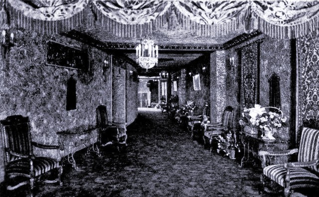 Fox Theatre interior shot in Green Bay at opening on February 14, 1930 (via CinemaTreasures.org)